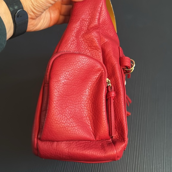 Bueno Vintage NWT purse, red, plethora of pockets! Adjustable strap - Picture 4 of 14